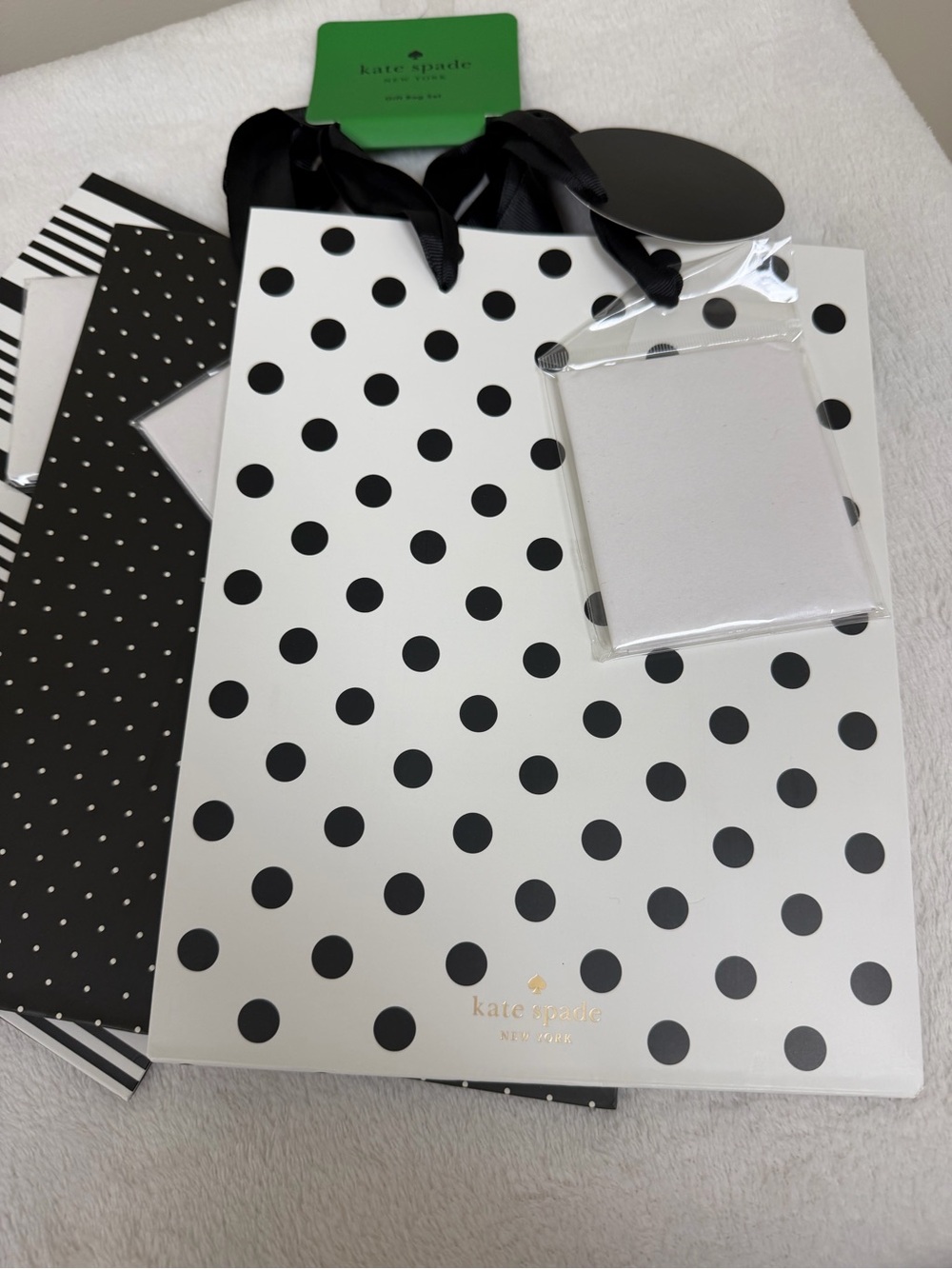 Kate Spade Gift Bag Set - Picture 2 of 4